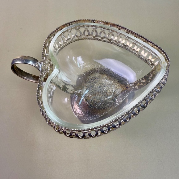 Vintage English Silverplate & Glass Heart Basket | Footed Handle Dish | England - Picture 8 of 16
